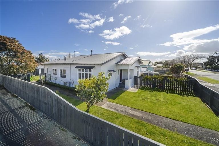 Photo of property in 46 Kingswood Street, Takaro, Palmerston North, 4412