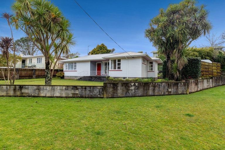 Photo of property in 71 Awanui Street, Merrilands, New Plymouth, 4312