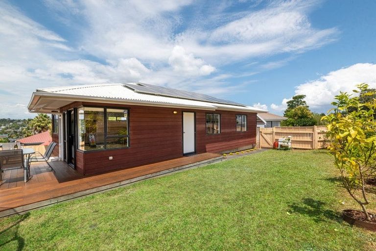 Photo of property in 4/10 Heathglen Place, Bayview, Auckland, 0629