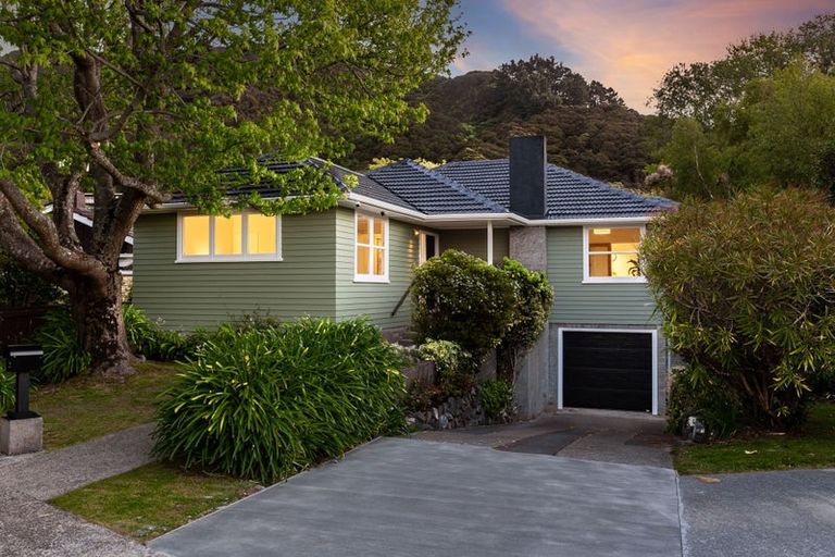 Photo of property in 2 Cleary Street, Waterloo, Lower Hutt, 5011