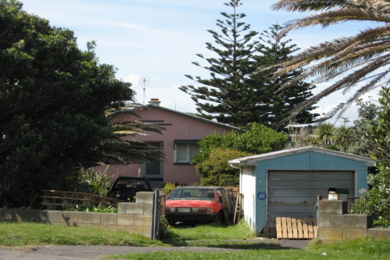 Photo of property in 10 Morgan Street, Castlecliff, Whanganui, 4501