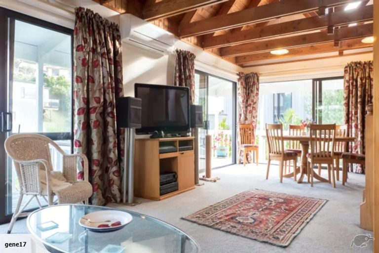 Photo of property in 21 Du Fresne Place, Russell, 0202