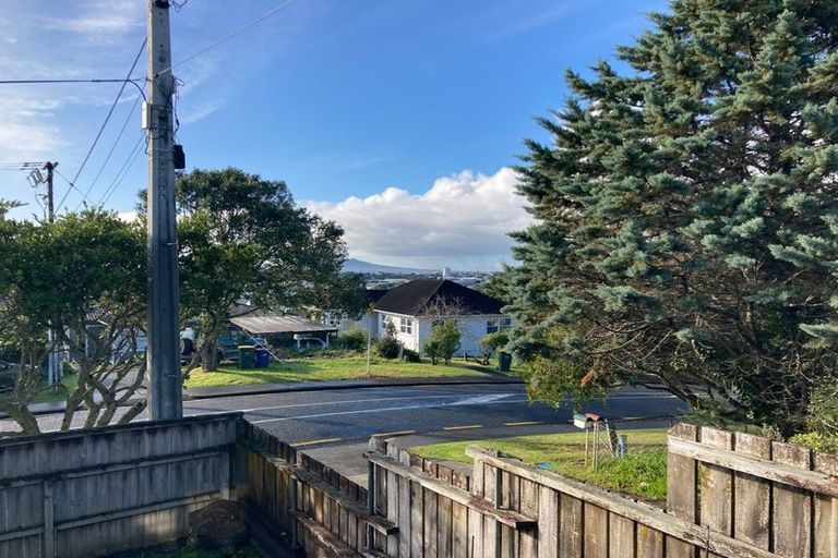 Photo of property in 1/23 Weldene Avenue, Glenfield, Auckland, 0629