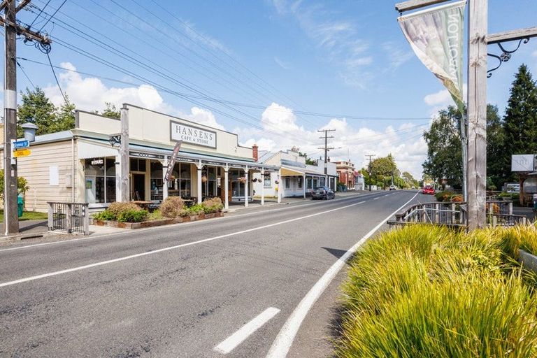 Photo of property in 12 Hau Whiti Place, Kimbolton, 4774