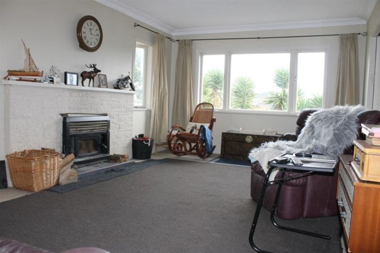 Photo of property in 16 Whaka Street, Maungaturoto, 0520