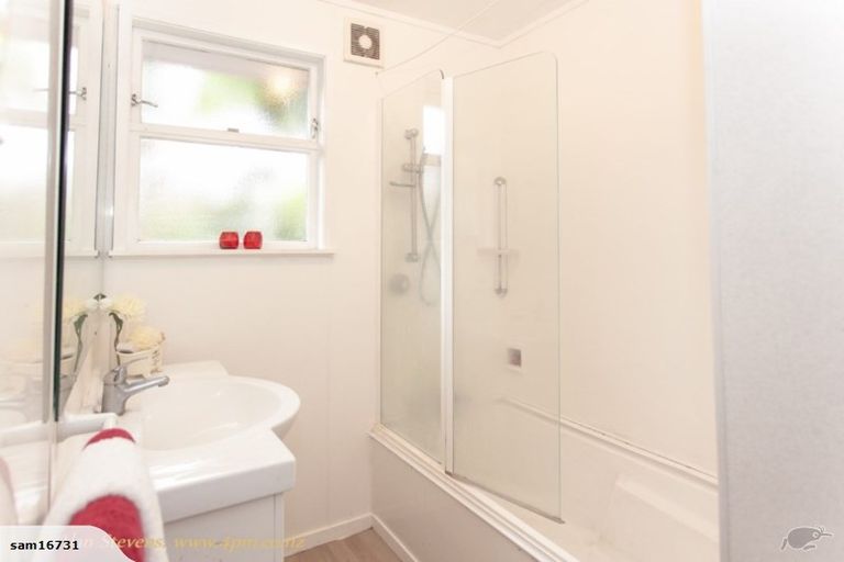 Photo of property in 38 Lanigan Street, Birkdale, Auckland, 0626