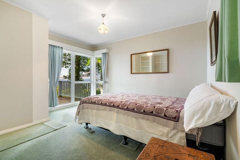 Photo of property in 42 Rangiwai Road, Titirangi, Auckland, 0604