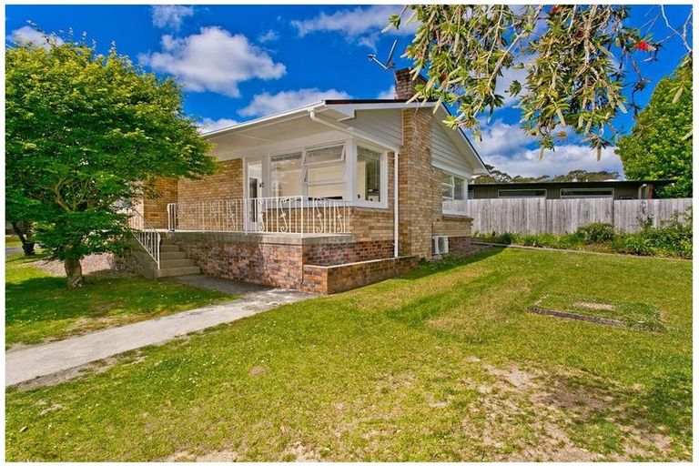 Photo of property in 9 Blakeborough Drive, Forrest Hill, Auckland, 0620