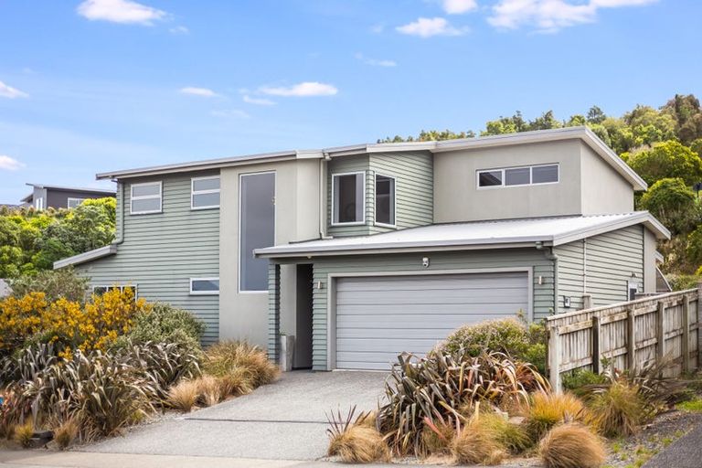 Photo of property in 98 Aotea Drive, Aotea, Porirua, 5024