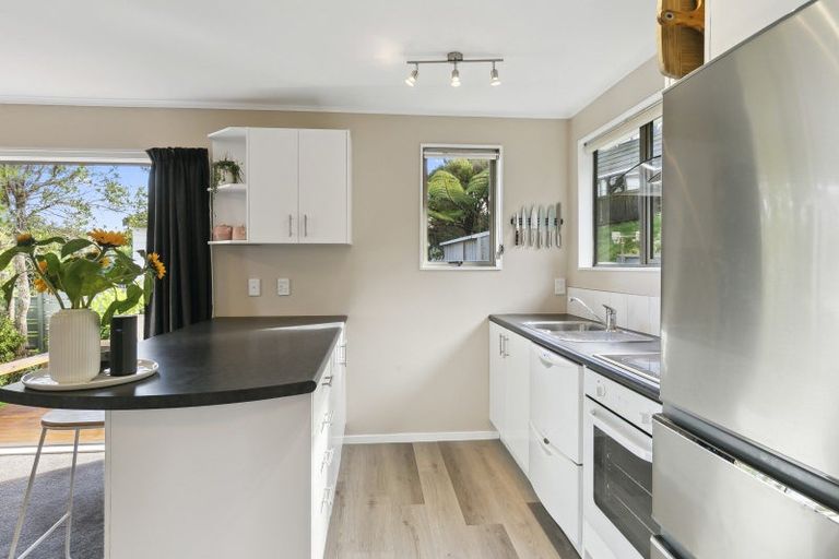 Photo of property in 5 Ladbrooke Drive, Newlands, Wellington, 6037