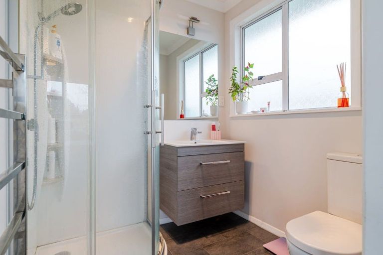 Photo of property in 4 Eton Place, Terrace End, Palmerston North, 4410