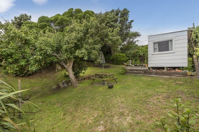 Photo of property in 21 Te Pari Pari Road, Pukerua Bay, 5026