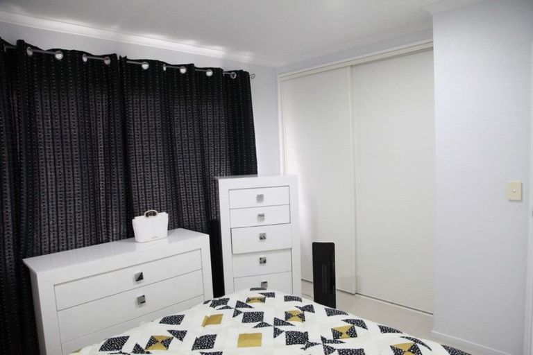 Photo of property in 22 Ashmere Lane, Weymouth, Auckland, 2103