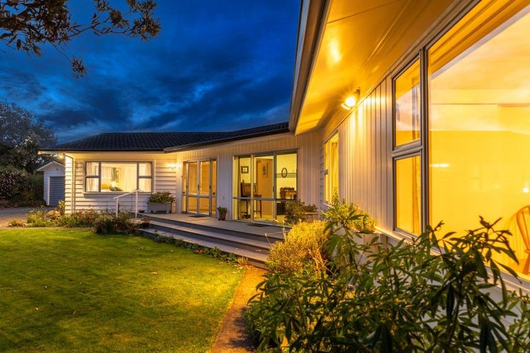 Photo of property in 163 Te Moana Road, Waikanae, 5036