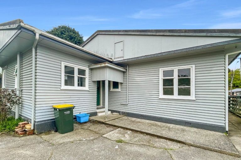 Photo of property in 104 Stokes Valley Road, Stokes Valley, Lower Hutt, 5019