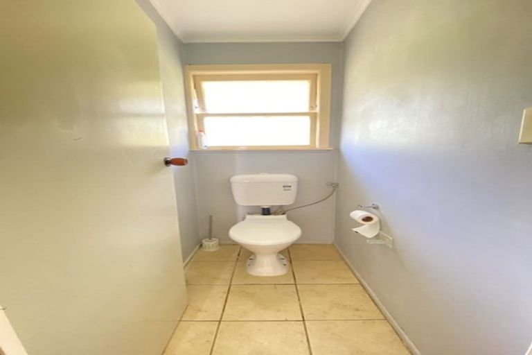 Photo of property in 11 Beswick Place, Birkdale, Auckland, 0626