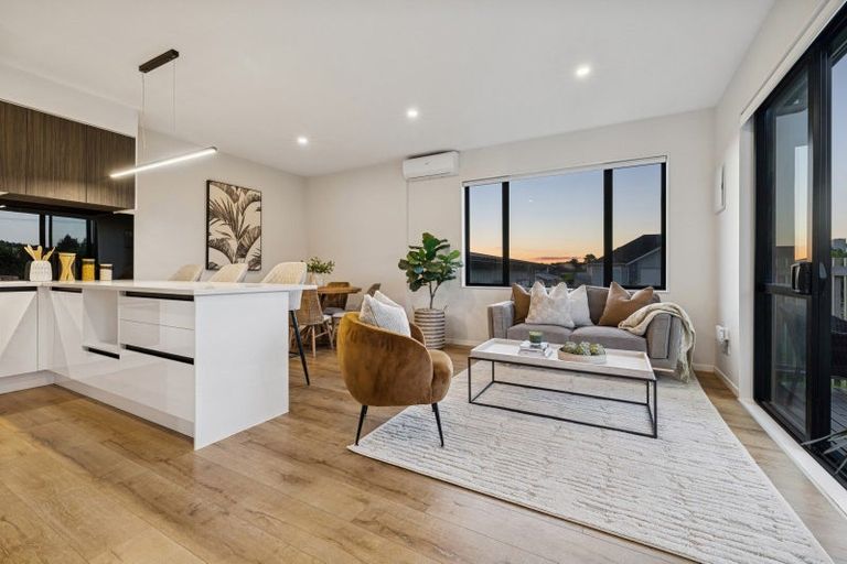 Photo of property in 5 Byron Drury Way, Riverhead, 0820