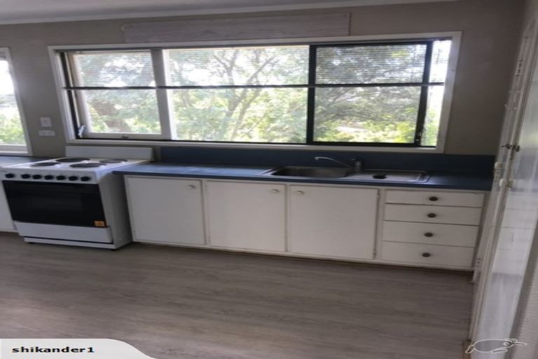 Photo of property in 16 Easton Park Parade, Glenfield, Auckland, 0629