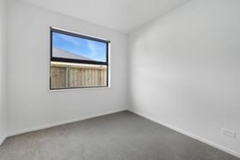 Photo of property in 17 Rita Angus Road, Belfast, 8051