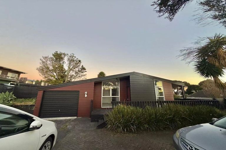 Photo of property in 69 Redoubt Road, Goodwood Heights, Auckland, 2105
