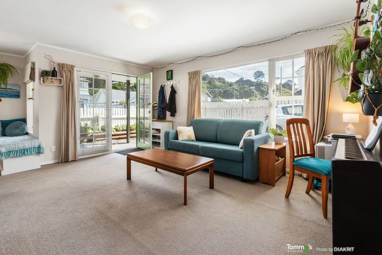 Photo of property in 165c Queens Drive, Lyall Bay, Wellington, 6022