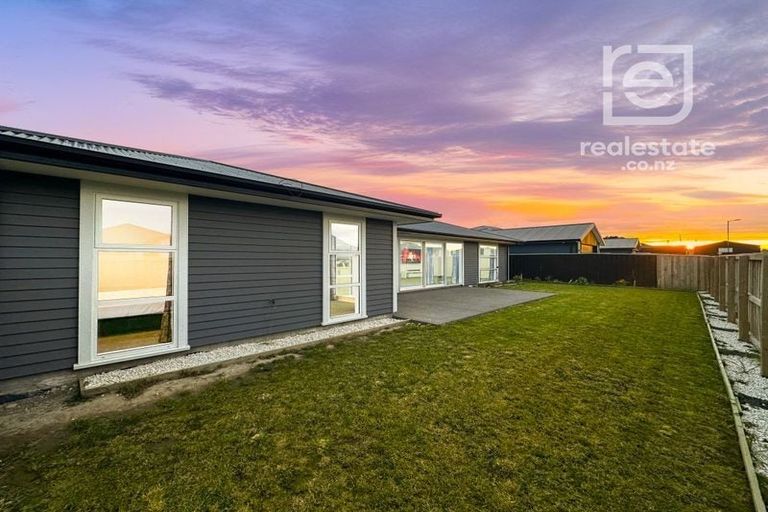 Photo of property in 8 Clonbunny Close, Rolleston, 7614