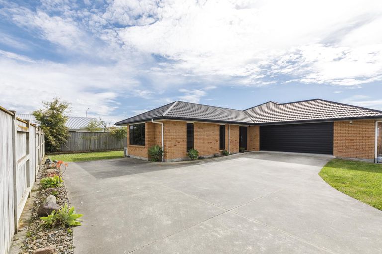 Photo of property in 23 Walnut Grove, Kelvin Grove, Palmerston North, 4414