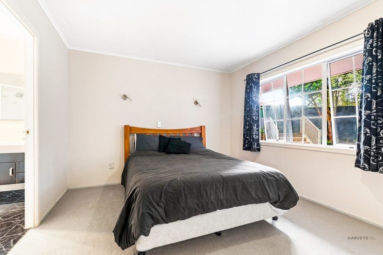 Photo of property in 3 Rerewai Place, Kelston, Auckland, 0602