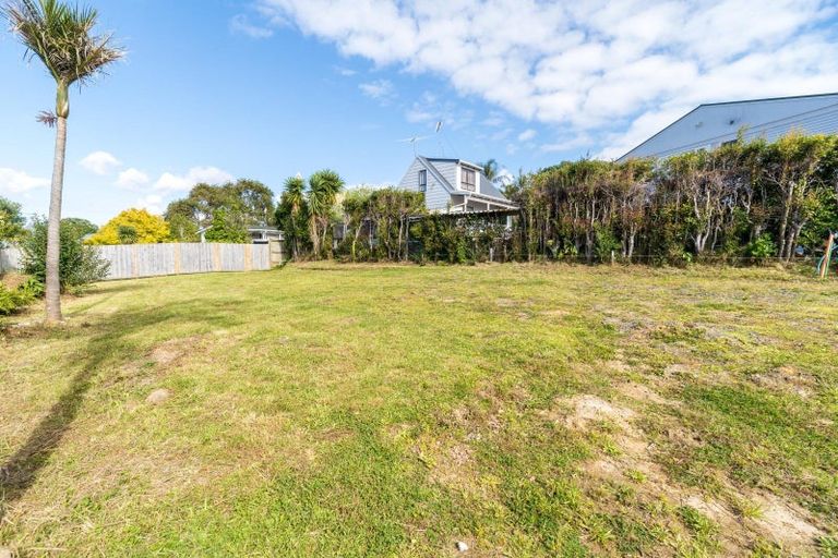Photo of property in 2/75 Marine Parade, Mellons Bay, Auckland, 2014