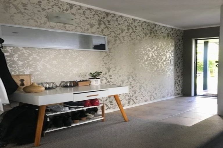 Photo of property in 98 Caribbean Drive, Unsworth Heights, Auckland, 0632