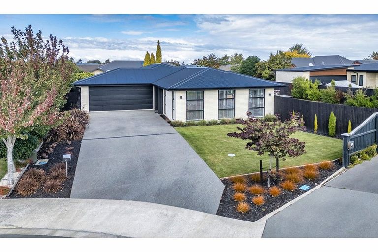 Photo of property in 21 Awa Place, Rangiora, 7400