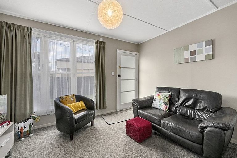 Photo of property in Heretaunga Flats, 4/652 Fergusson Drive, Trentham, Upper Hutt, 5018
