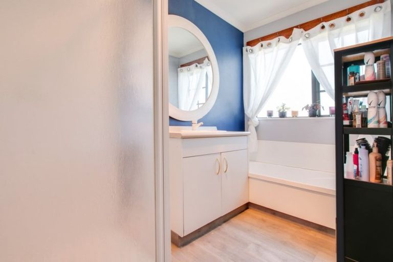 Photo of property in 1/2 Spriggs Crescent, Greenmeadows, Napier, 4112