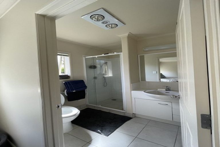 Photo of property in 32 Waldorf Crescent, Orewa, 0931