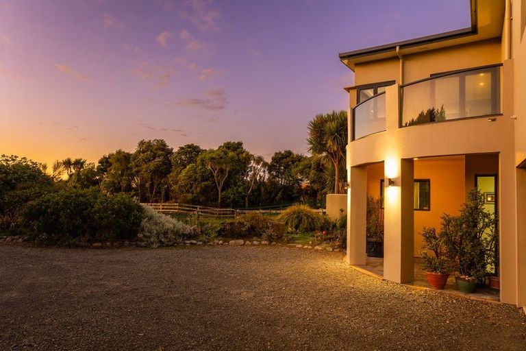 Photo of property in 114 Rutherford Drive, Waikanae Beach, Waikanae, 5036