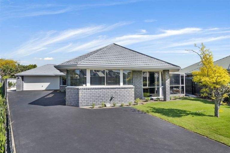 Photo of property in 9 Parkwood Place, Parklands, Christchurch, 8083