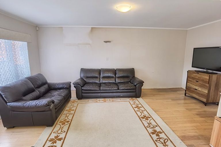 Photo of property in 16 Redoubt Road, Goodwood Heights, Auckland, 2105