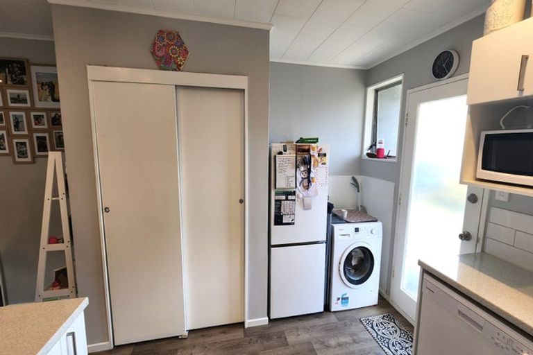 Photo of property in 2/80 Airlie Road, Plimmerton, Porirua, 5026