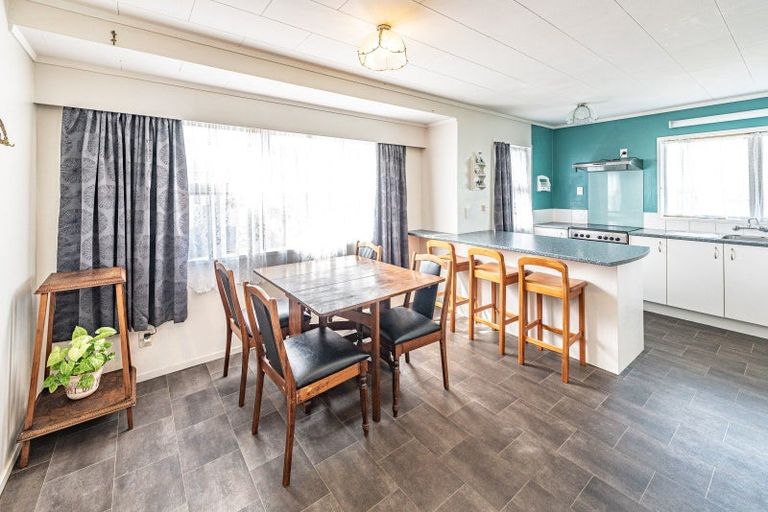 Photo of property in 102 Hinau Street, Castlecliff, Whanganui, 4501