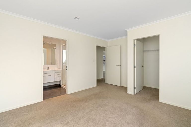 Photo of property in 4a Queenwood Road, Levin, 5510