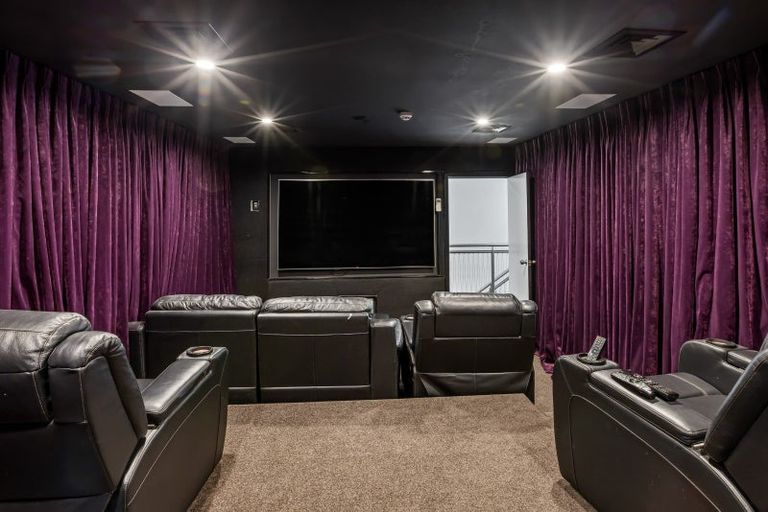 Photo of property in 14 Sir Lincoln Drive, Kumeu, 0810