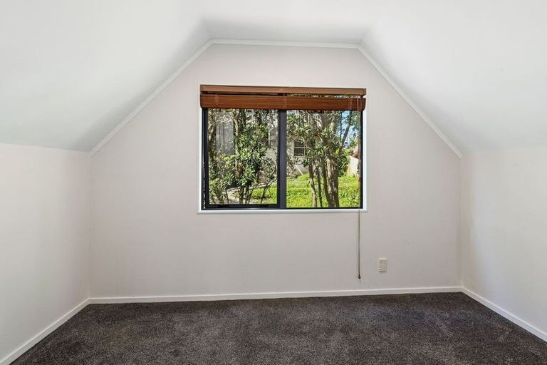 Photo of property in 1/1018 East Coast Road, Fairview Heights, Auckland, 0630