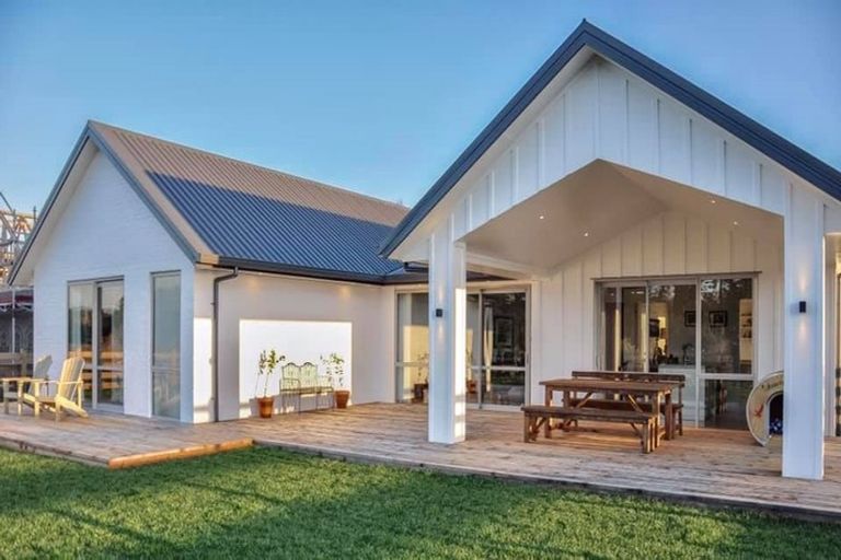 Photo of property in 138 Taupaki Road, Taupaki, 0782