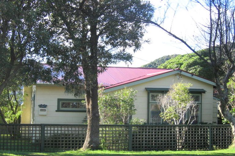 Photo of property in 22 Miro Street, Eastbourne, Lower Hutt, 5013