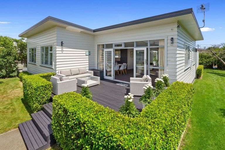 Photo of property in 26 Rauparaha Street, Waikanae Beach, Waikanae, 5036