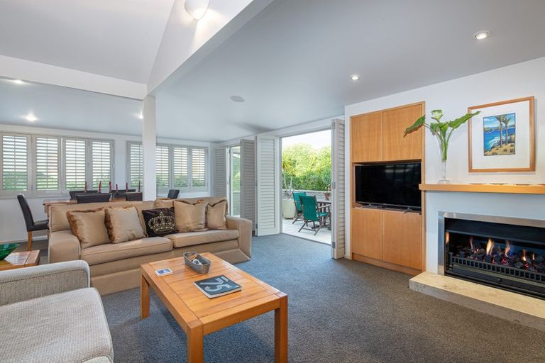 Photo of property in 27 Ocean View Road, Milford, Auckland, 0620
