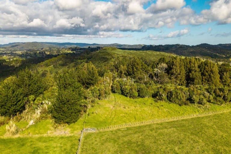 Photo of property in 121 Mount Albion Rise, Taupaki, Henderson, 0782