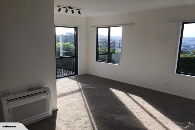 Photo of property in 6 Ashton Fitchett Drive, Brooklyn, Wellington, 6021