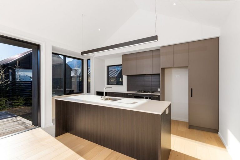 Photo of property in 8 Parera Lane, Jacks Point, Queenstown, 9371