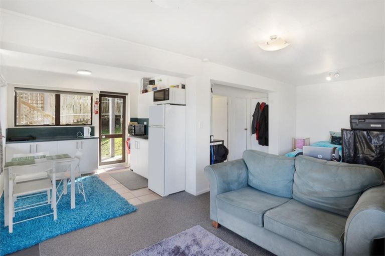 Photo of property in 1/51b Sunset Road, Totara Vale, Auckland, 0632